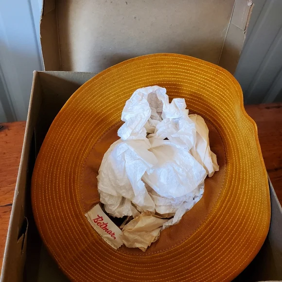 *SOLD* Vintage Betmar (New York) Ladies Cloche/Bucket Hat W/Original Box - Picture 8 of 13